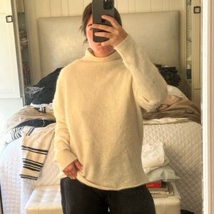 Frame Cream Turtleneck Sweater